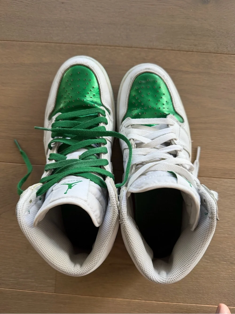 Nike men’s golf White and Metallic Green High-Top Jordan 1’s
